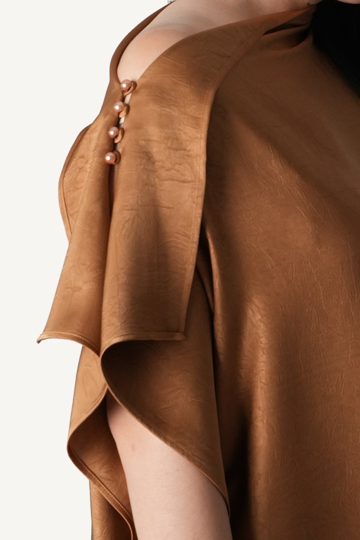 Editorial: Mazonkiki Caramel Fold drape dress — crinkled satin luminosity, sculptural shoulder fall