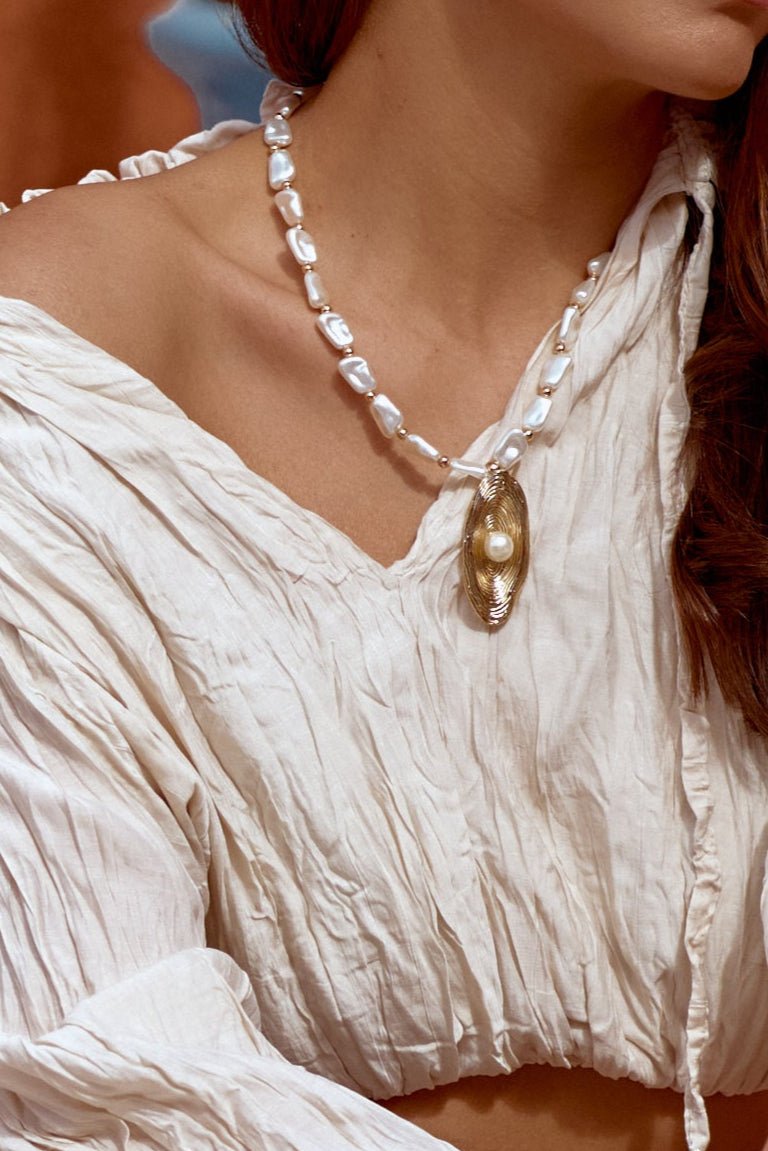 Golden Pearl Pendant Necklace - NecklaceMAZONKIKI