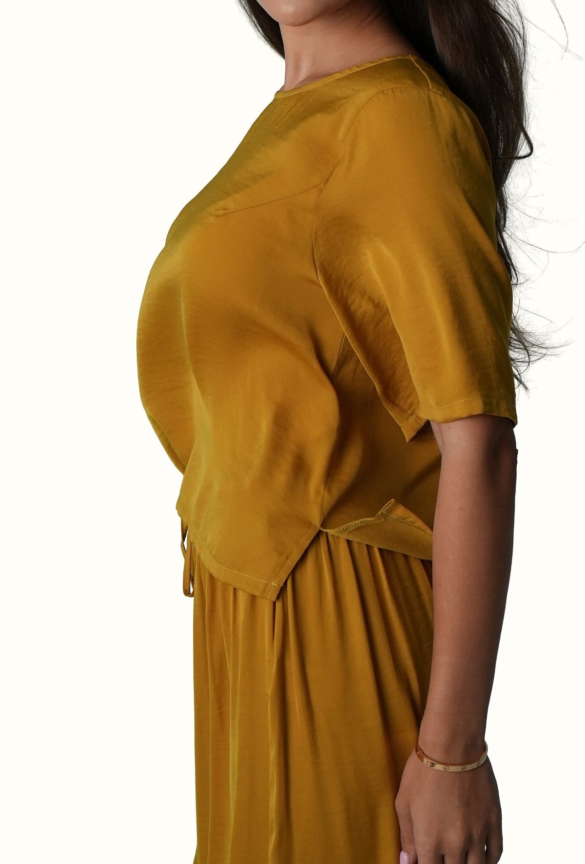 Side profile of Mazonkiki Mustard Field co-ord: boxy tee and wide-leg pants silhouette